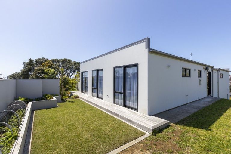 Photo of property in 5 Barrett Road, Spotswood, New Plymouth, 4310