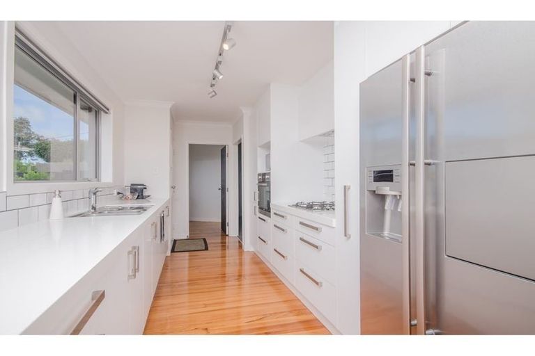 Photo of property in 431 Don Buck Road, Massey, Auckland, 0614