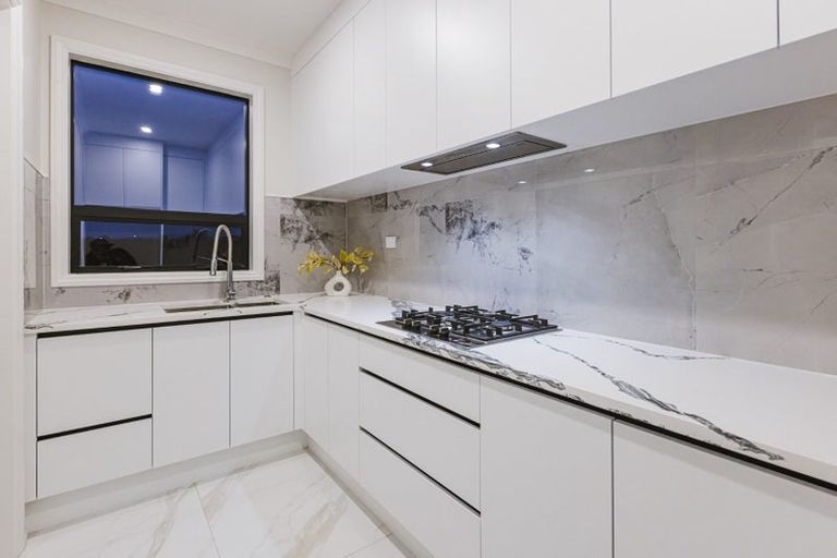 Photo of property in 28 Catalina Avenue, Rosehill, 2113