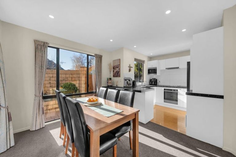 Photo of property in 32a Berkshire Drive, Avonhead, Christchurch, 8042