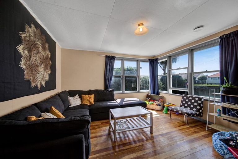 Photo of property in 287 South Road, Hawera, 4610