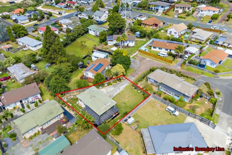 Photo of property in 11 Lori Place, Massey, Auckland, 0614