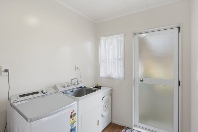 Photo of property in 16 Easton Way, Levin, 5510