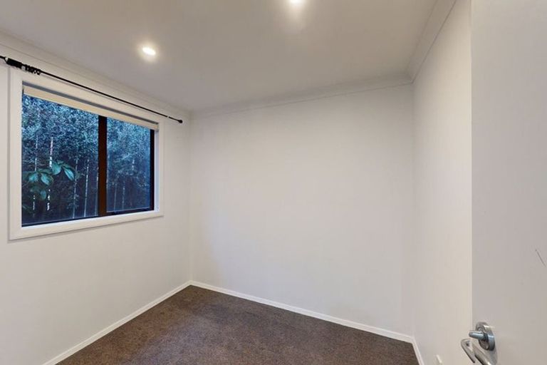 Photo of property in 14c Bracken Road, Newlands, Wellington, 6037