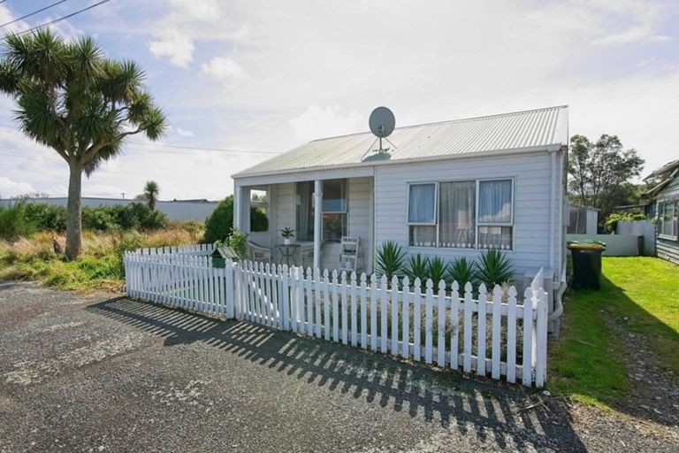 Photo of property in 5 Fonblanque Street, Westport, 7825