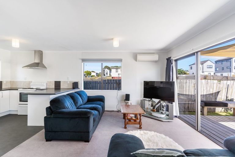Photo of property in 1/11 Ranui Station Road, Ranui, Auckland, 0612
