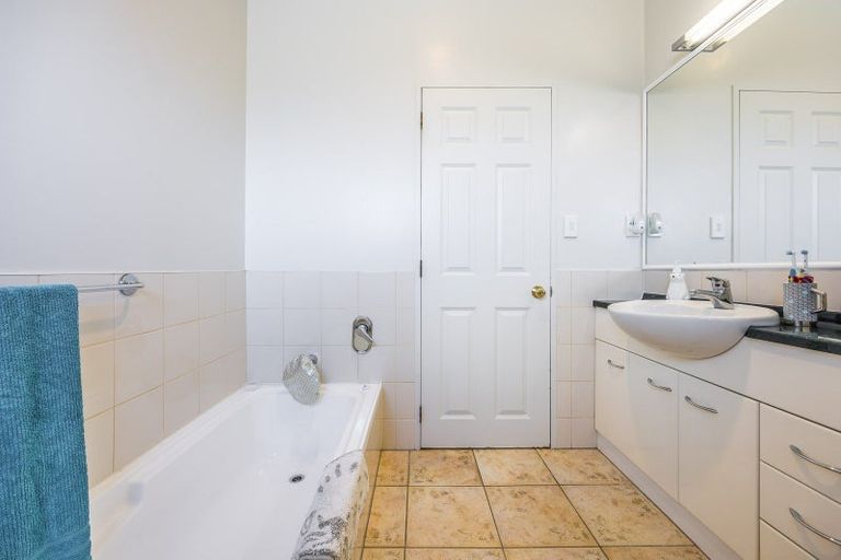 Photo of property in 51 Hart Road, Hauraki, Auckland, 0622