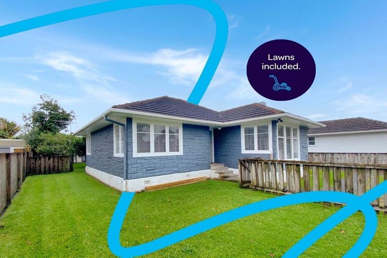 Photo of property in 67 Beach Road, Te Atatu Peninsula, Auckland, 0610