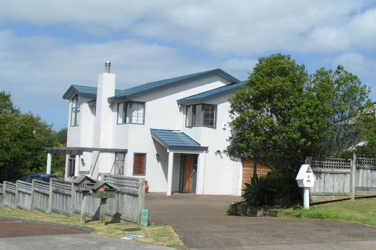 Photo of property in 9 La Roche Place, Northcote, Auckland, 0627