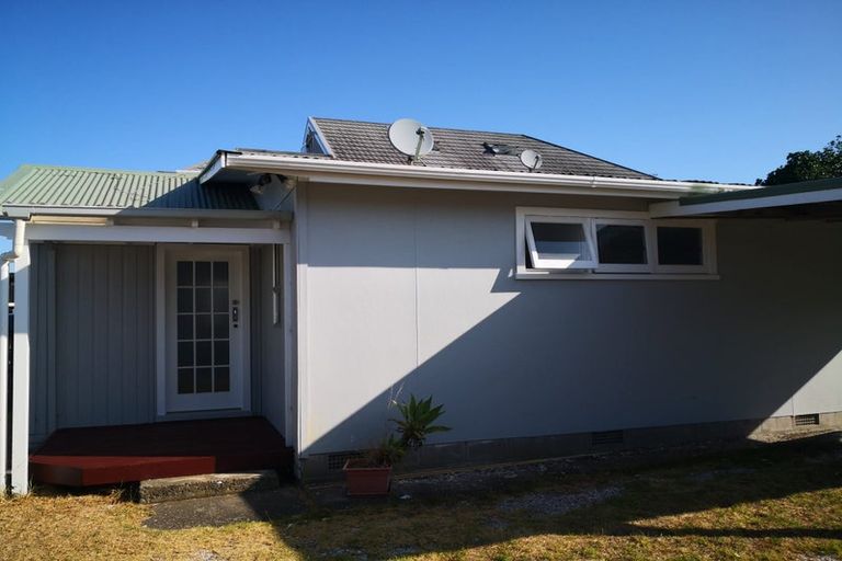Photo of property in 20 The Esplanade, Eastern Beach, Auckland, 2012