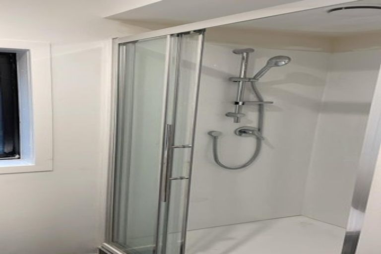 Photo of property in 2/3 Charmaine Road, Torbay, Auckland, 0630