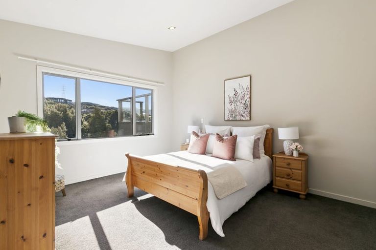 Photo of property in 18 Cosgrove Rise, Riverstone Terraces, Upper Hutt, 5018