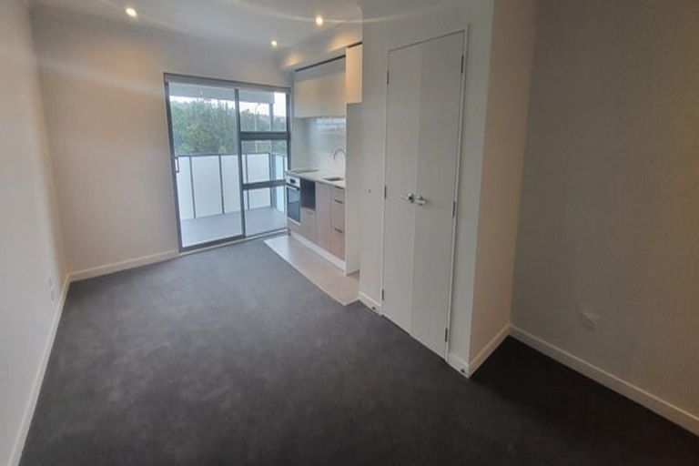 Photo of property in 102/26 Shortfin Place, Flat Bush, Auckland, 2019