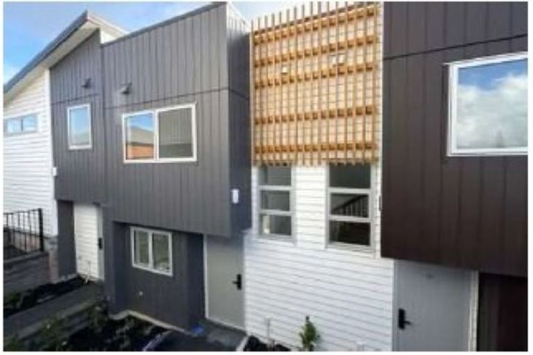 Photo of property in 9/24 Mili Way, Ranui, Auckland, 0612