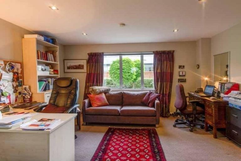 Photo of property in 15 Jessies Crescent, Wanaka, 9305