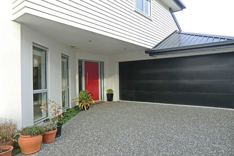 Photo of property in 144a Holly Road, St Albans, Christchurch, 8014