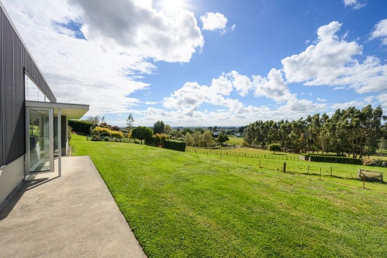 Photo of property in 17 Oram Drive, Turitea, Palmerston North, 4472