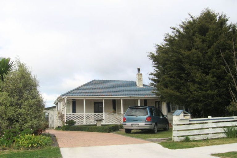 Photo of property in 8 Hammond Road, Taradale, Napier, 4112