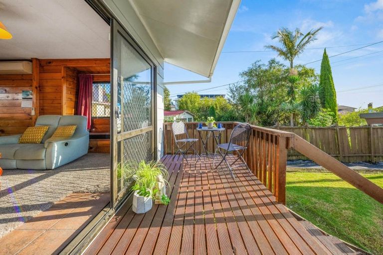 Photo of property in 13a Ward Crescent, Te Atatu Peninsula, Auckland, 0610