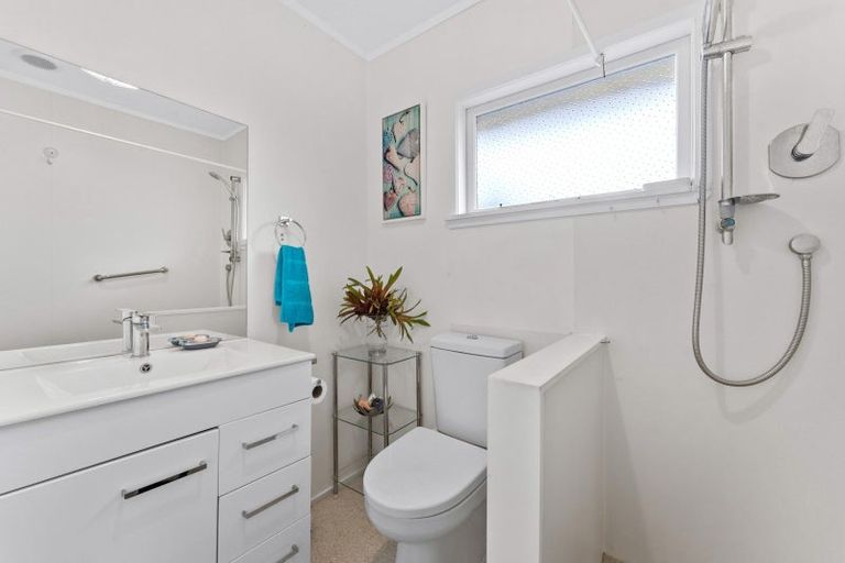 Photo of property in 2/1 Lingfield Street, Glenfield, Auckland, 0629