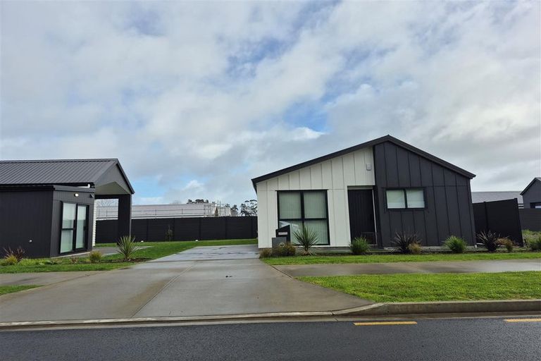 Photo of property in 33 Mataikokako Loop, Kawakawa Bay, 2585