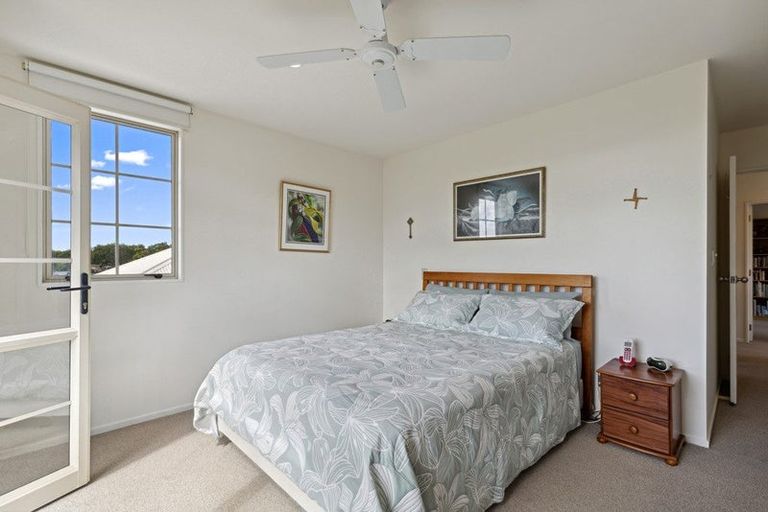 Photo of property in 3/24 Wernham Place, Northcote, Auckland, 0626