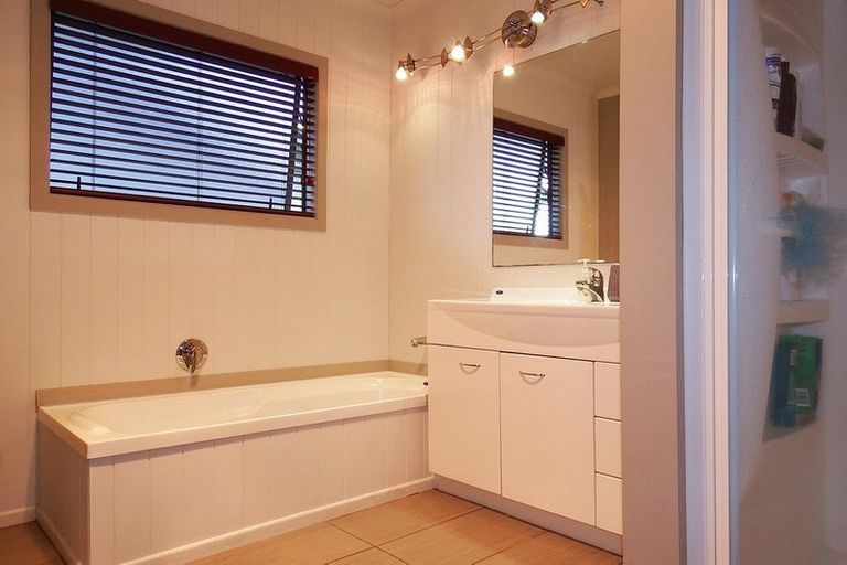 Photo of property in 13 Craig Street, Stratford, 4332