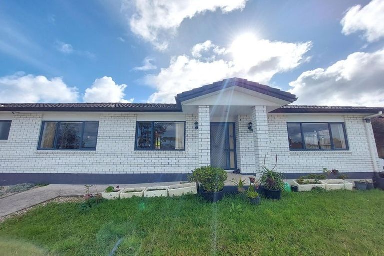 Photo of property in 27 Gordon Stanley Drive, Massey, Auckland, 0614
