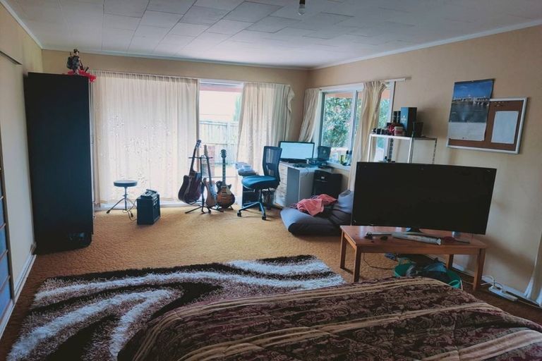 Photo of property in 9 Spence Road, Henderson, Auckland, 0612