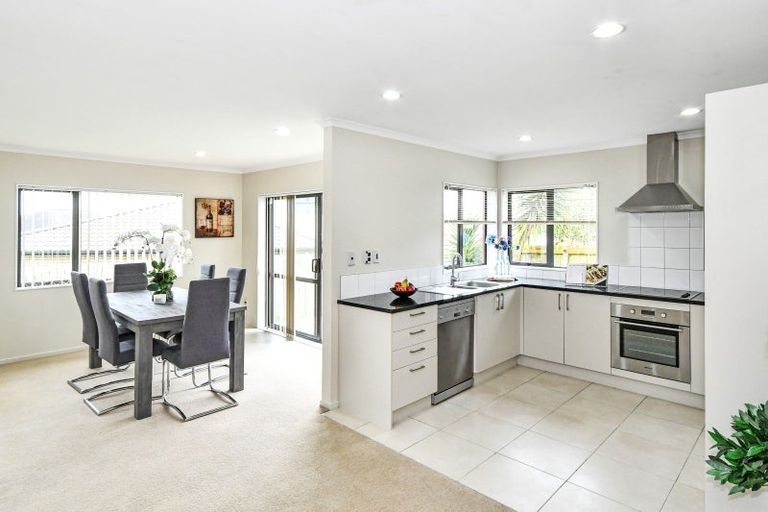 Photo of property in 17 Kokako Rise, Papakura, 2110