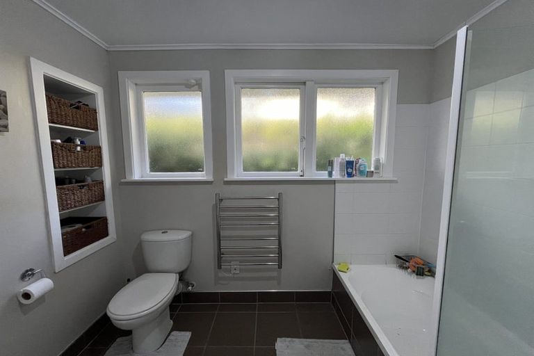 Photo of property in 1/22 Coroglen Avenue, Birkenhead, Auckland, 0626