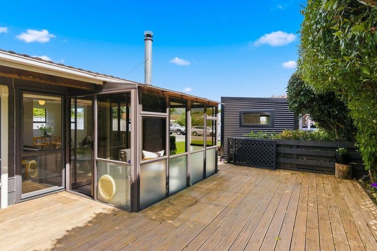 Photo of property in 27 Oriwa Street, Waikanae, 5036