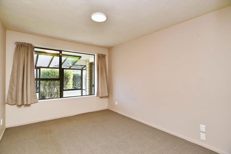 Photo of property in 5 Ballymena Drive, Belfast, Christchurch, 8051