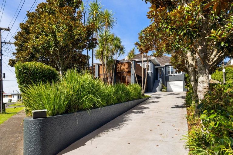 Photo of property in 14 Rimu Street, Strandon, New Plymouth, 4312