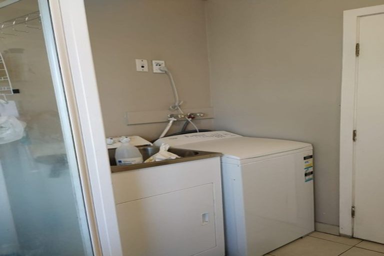 Photo of property in 1/83 Mcleod Road, Te Atatu South, Auckland, 0610