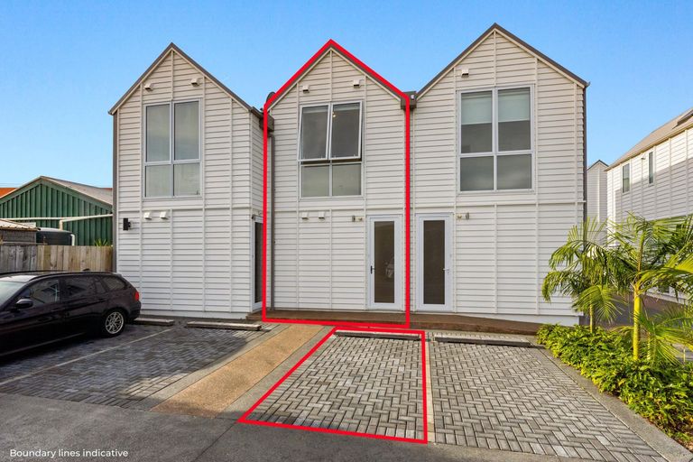 Photo of property in 12 Titoki Close, Matakana, 0985