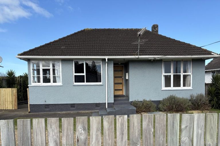 Photo of property in 9 Acourt Street, Hawera, 4610