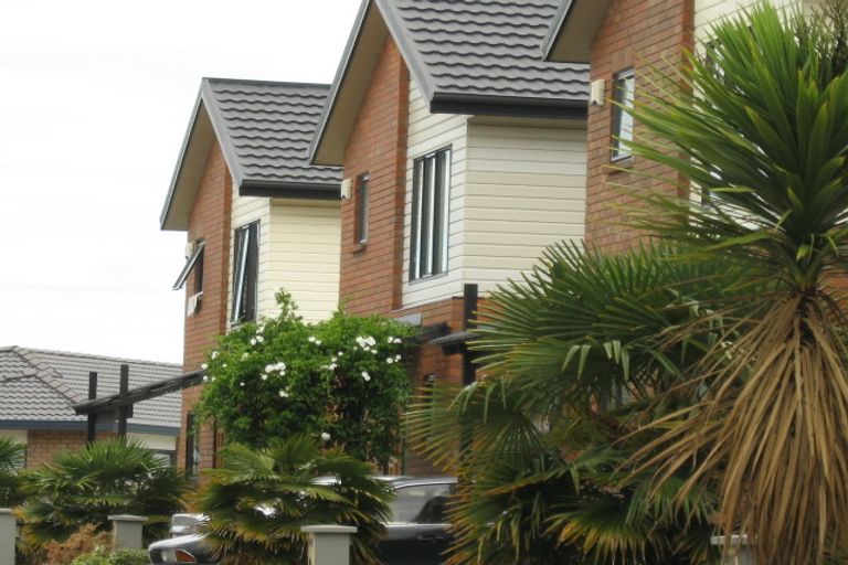 Photo of property in 28 Secoia Crescent, Mangere, Auckland, 2022