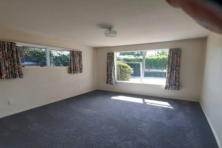 Photo of property in 2/86 Aorangi Road, Bryndwr, Christchurch, 8053