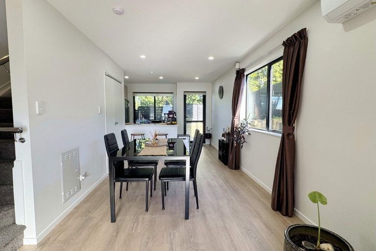 Photo of property in 1/60 Triangle Road, Massey, Auckland, 0614
