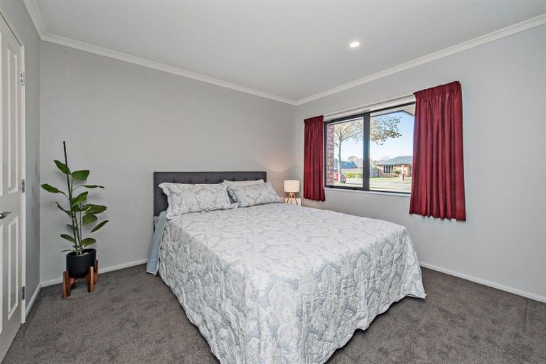Photo of property in 18 Coolspring Way, Redwood, Christchurch, 8051