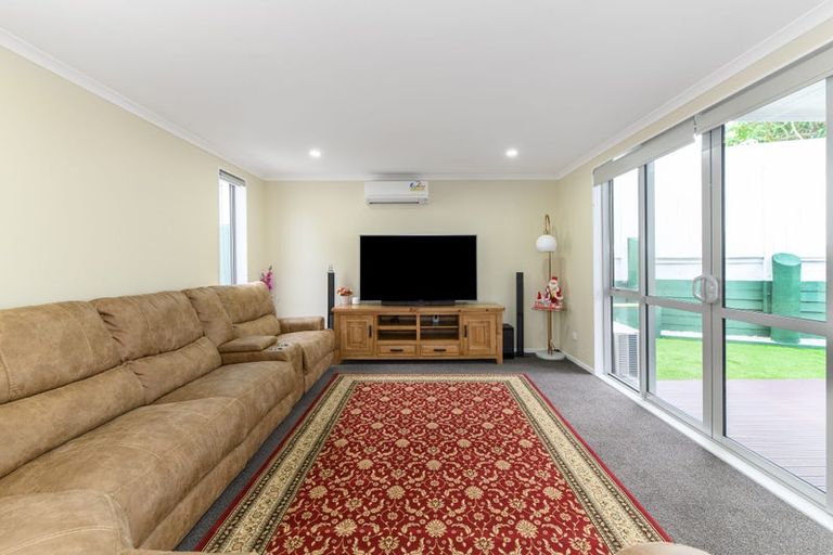 Photo of property in 20d Kelwyn Road, Kelston, Auckland, 0602