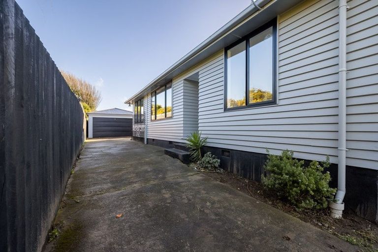 Photo of property in 77 Owles Terrace, New Brighton, Christchurch, 8061