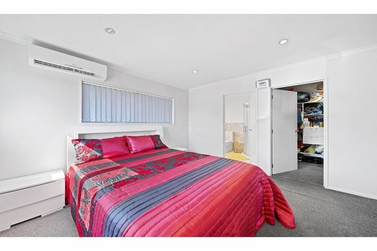 Photo of property in 14 Kereru Rise, Papakura, 2110