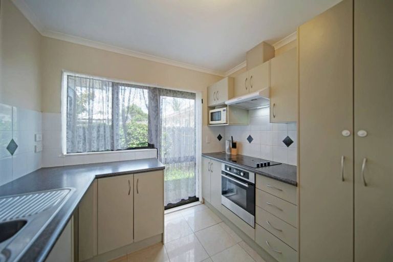 Photo of property in 98 Maplesden Drive, Clendon Park, Auckland, 2103