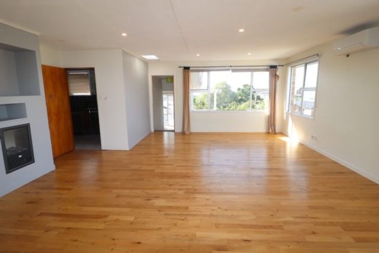 Photo of property in 35a Wade River Road, Stanmore Bay, Whangaparaoa, 0932