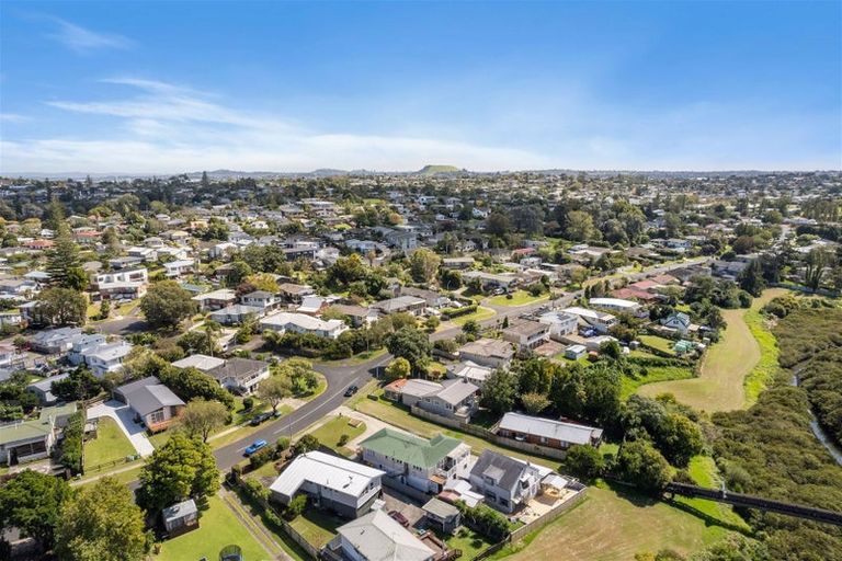 Photo of property in 86 Ennis Avenue, Pakuranga Heights, Auckland, 2010