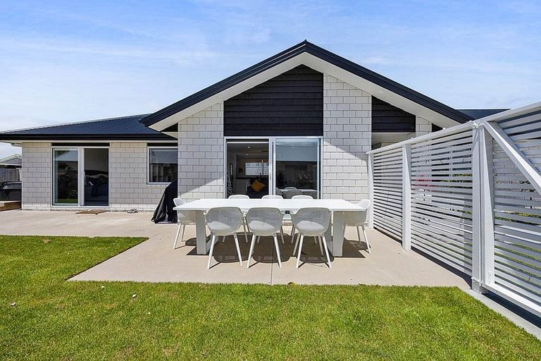 Photo of property in 2 Midsummer Avenue, Stratford, 4332