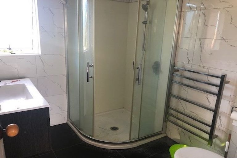 Photo of property in 13 Merida Place, Unsworth Heights, Auckland, 0632