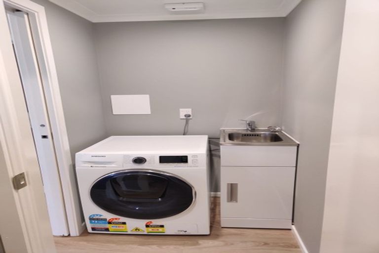 Photo of property in 20u2 Glanmire Road, Newlands, Wellington, 6037